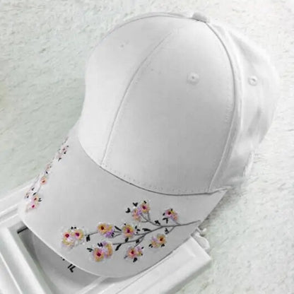 Casquette brodée de fleurs de cerisier