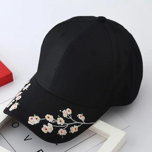 Casquette brodée de fleurs de cerisier